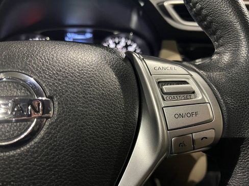 Used 2016 Nissan Rogue SL image 28