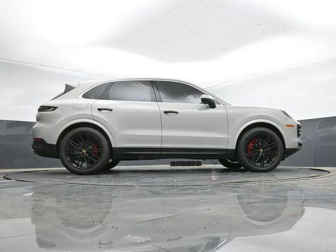 Used 2024 Porsche Cayenne S image 39