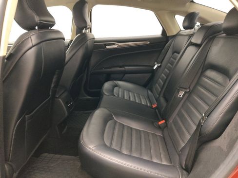 Used 2017 Ford Fusion SE w/ Fusion SE Technology Package image 18