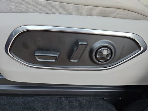 Used 2023 Jeep Wagoneer Series III w/ Convenience Group I image 14