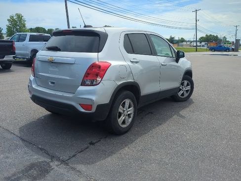 Used 2022 Chevrolet Trax LS w/ Tint and Cruise Package AWD/4WD image 7