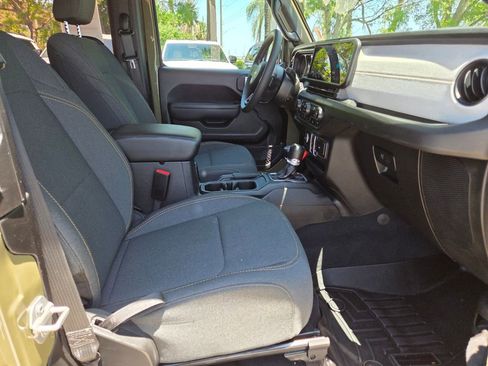 Used 2025 Jeep Wrangler Sport AWD/4WD image 10