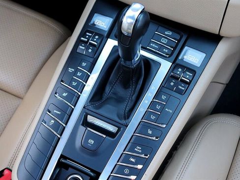 Used 2018 Porsche Macan S image 24