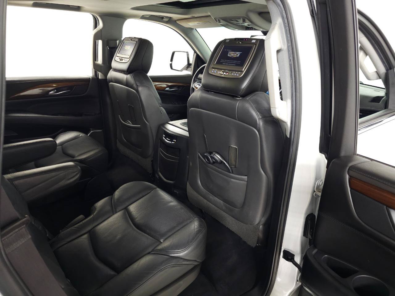 Used 2017 Cadillac Escalade Luxury AWD/4WD image 39