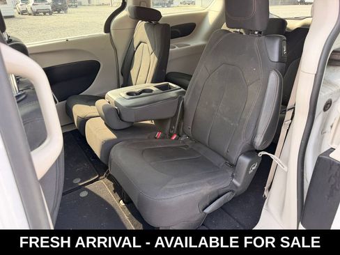 Used 2019 Chrysler Pacifica Touring Plus w/ Advanced Safetytec Group FWD image 15