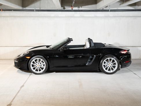 Certified 2023 Porsche 718 Boxster RWD image 2