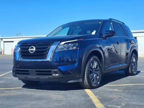 Used 2024 Nissan Pathfinder SV FWD image 2