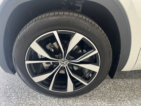 New 2026 Volkswagen Atlas Cross Sport SEL Premium R-Line AWD/4WD image 11