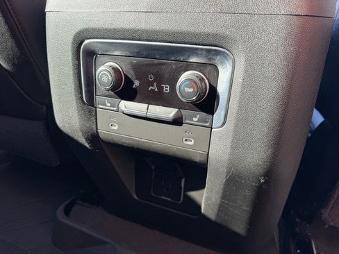 Certified 2022 Chevrolet Suburban LT w/ Luxury Package image 21