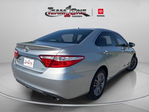 Used 2016 Toyota Camry SE w/ Moonroof Package FWD image 12