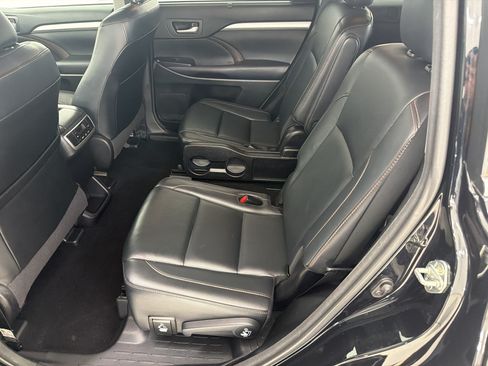 Used 2017 Toyota Highlander XLE AWD/4WD image 21