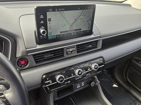 Certified 2025 Honda Pilot Touring image 18