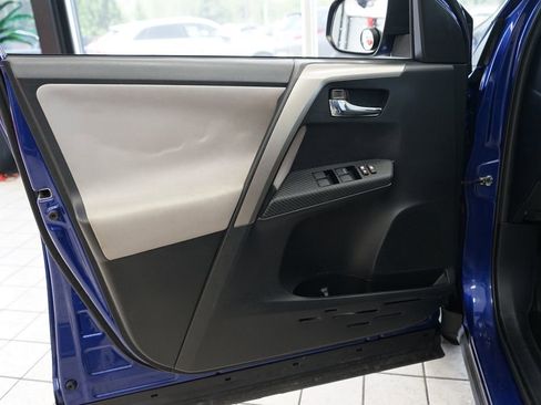 Used 2015 Toyota RAV4 XLE AWD/4WD image 22