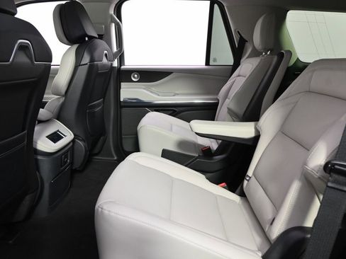 New 2026 Lincoln Navigator Reserve w/ Jet Appearance Package AWD/4WD image 21