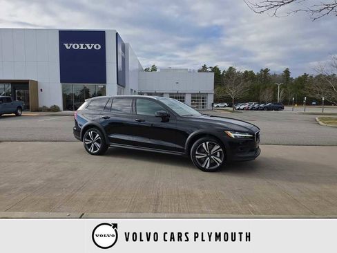 Used 2025 Volvo V60 B5 Cross Country Plus AWD/4WD image 1