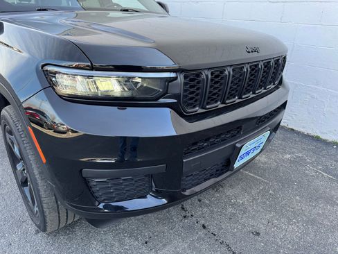 Used 2022 Jeep Grand Cherokee L Laredo image 8