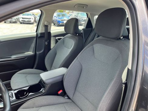 Used 2025 Kia K4 FWD image 28