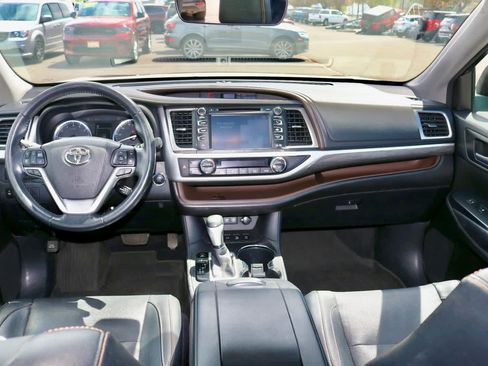Used 2017 Toyota Highlander Limited AWD/4WD image 13