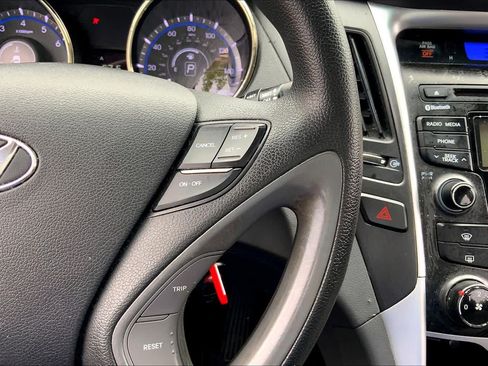 Used 2012 Hyundai Sonata GLS w/ Popular Equipment Pkg FWD image 24