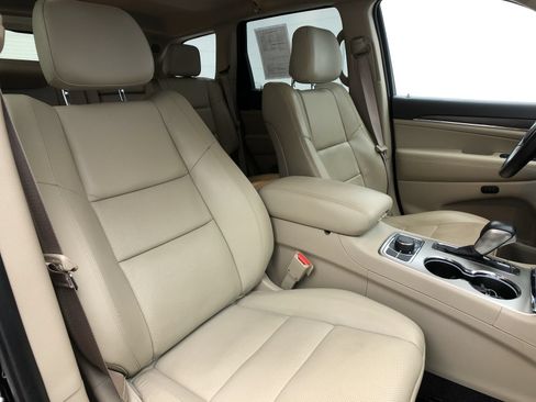 Used 2017 Jeep Grand Cherokee Limited w/ Luxury Group II AWD/4WD image 16