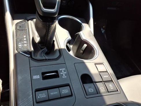 Used 2023 Toyota Highlander XLE AWD/4WD image 25
