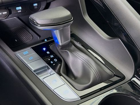 Used 2025 Hyundai Elantra SEL image 21