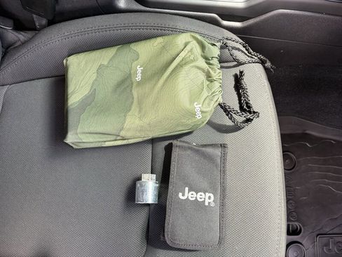 Used 2022 Jeep Wrangler 4WD Unlimited Willys image 21