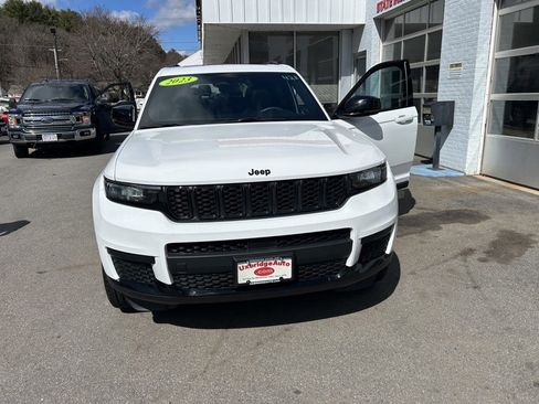 Used 2023 Jeep Grand Cherokee L Laredo image 8