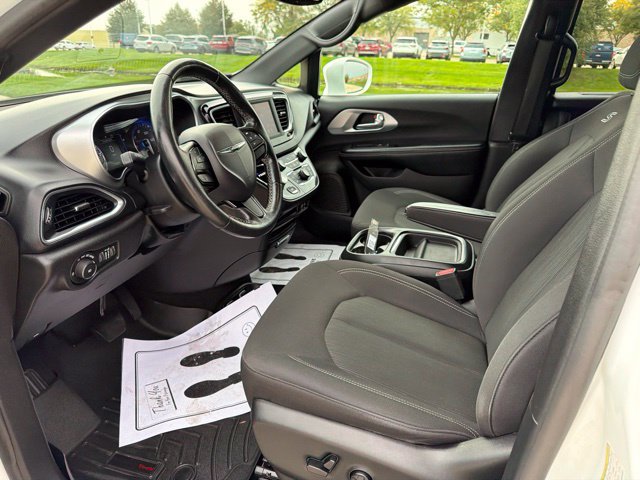 Used 2019 Chrysler Pacifica Touring Plus w/ S Appearance Package FWD image 17