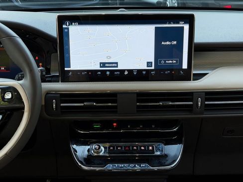 Used 2024 Lincoln Corsair AWD image 8