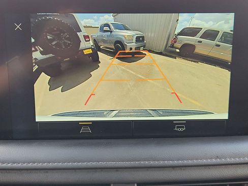 Used 2022 Chevrolet Suburban Z71 AWD/4WD image 14