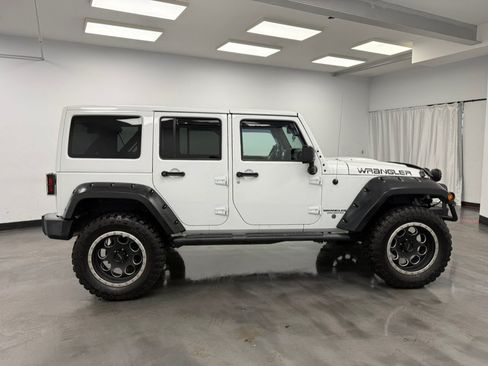 Used 2015 Jeep Wrangler Unlimited Sahara AWD/4WD image 10