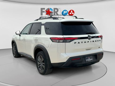 Used 2022 Nissan Pathfinder SV w/ SV Black Package image 3