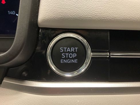 Used 2025 Mitsubishi Outlander AWD image 18