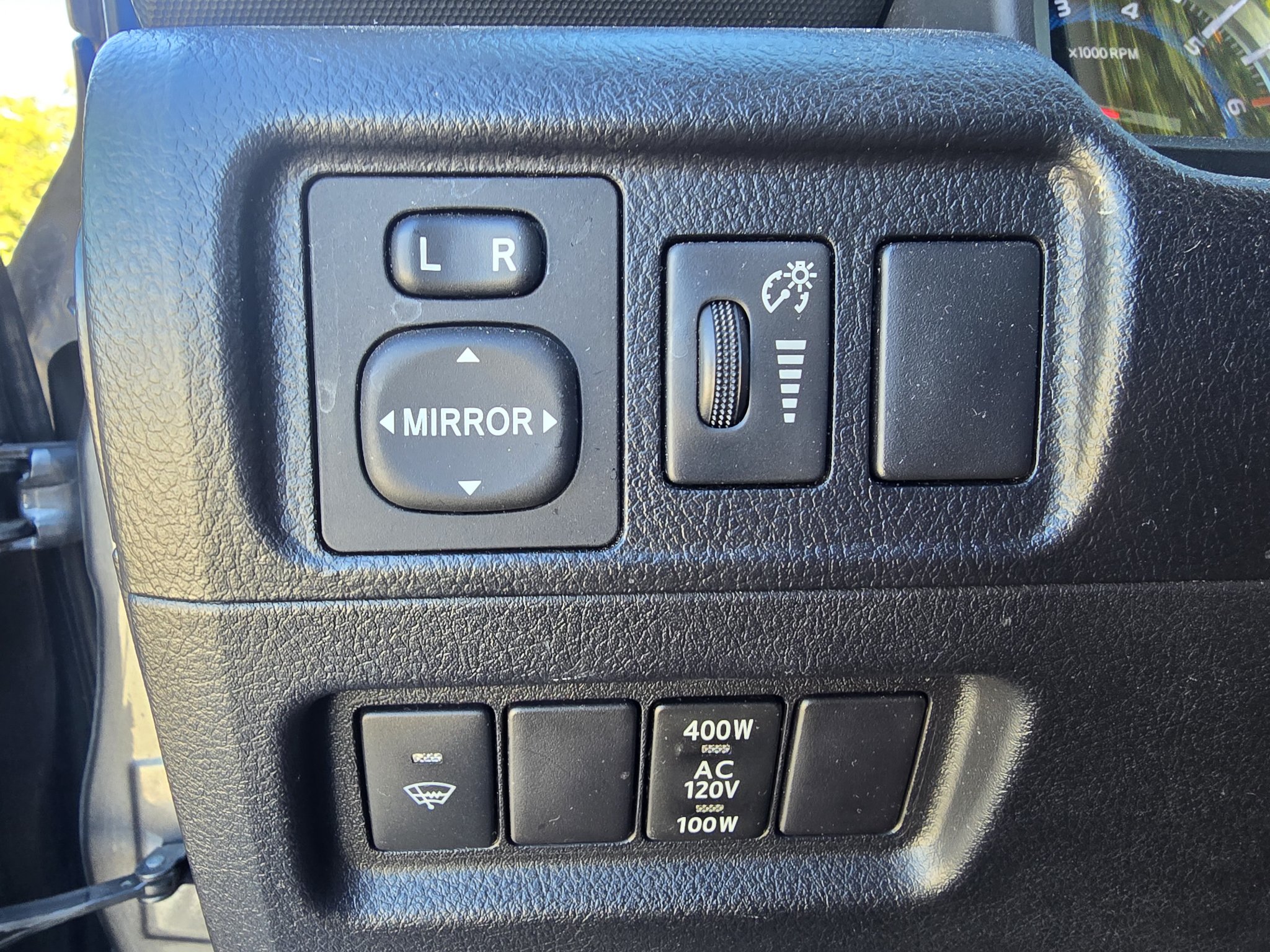 Used 2016 Toyota 4Runner SR5 AWD/4WD image 18