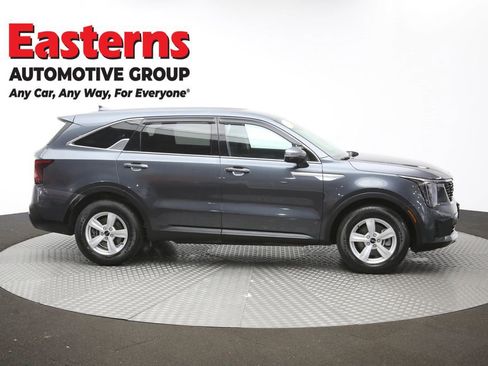 Used 2024 Kia Sorento LX image 46