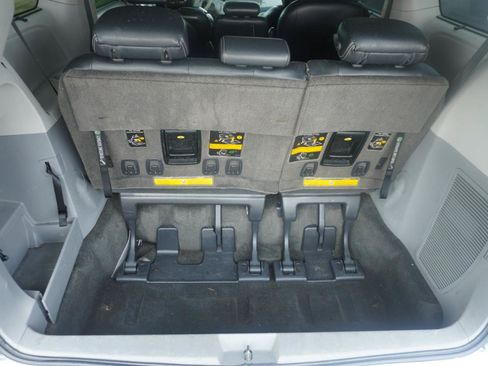 Used 2012 Toyota Sienna SE FWD image 25