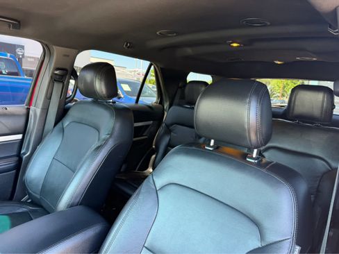 Used 2017 Ford Explorer XLT w/ Equipment Group 202A AWD/4WD image 13