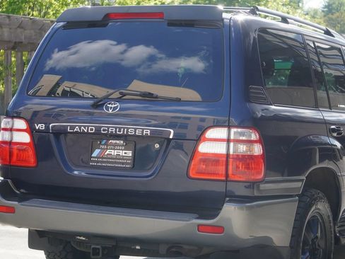Used 2004 Toyota Land Cruiser AWD/4WD image 36