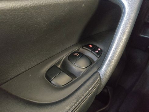 Used 2020 Nissan Rogue S FWD image 27