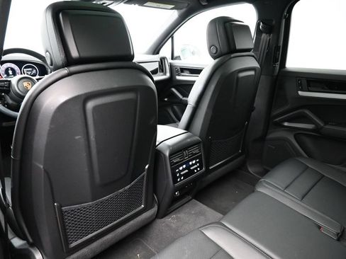 Certified 2025 Porsche Cayenne S AWD/4WD image 8