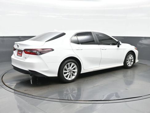 Used 2022 Toyota Camry LE FWD image 6