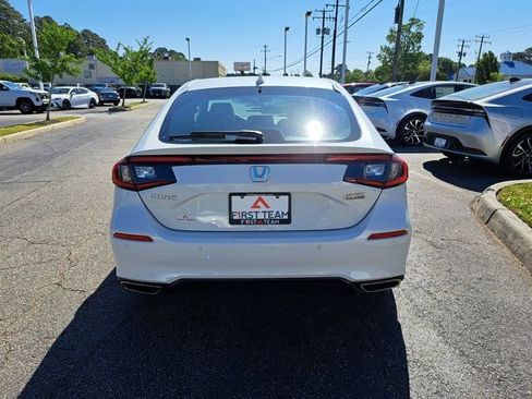 Used 2024 Honda Civic Sport Touring image 9