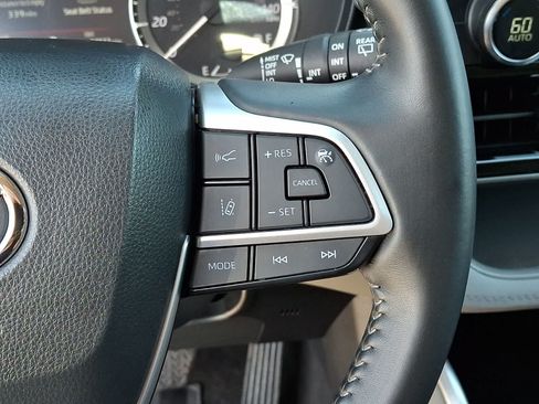 Used 2023 Toyota Highlander LE AWD/4WD image 27