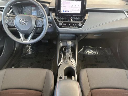 Used 2023 Toyota Corolla SE w/ SE Package image 4