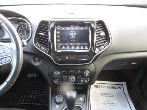 Used 2019 Jeep Cherokee Limited image 15