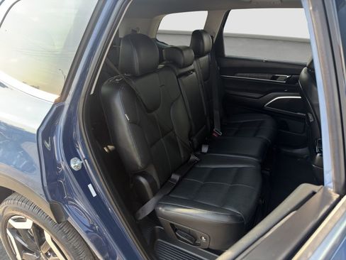 Used 2023 Kia Telluride EX image 19