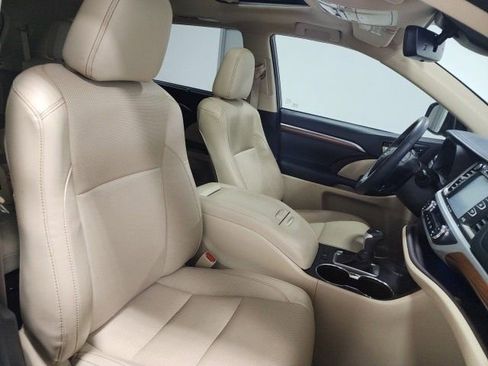 Used 2019 Toyota Highlander Limited image 20