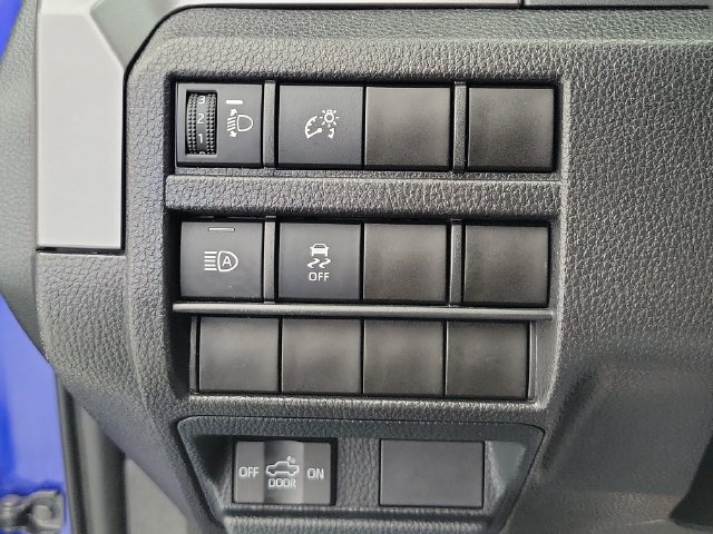 Used 2025 Toyota Tacoma SR5 AWD/4WD image 29