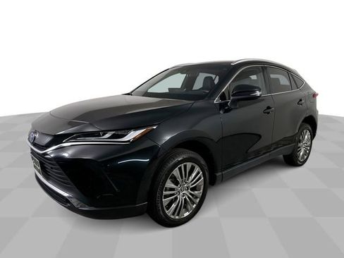 Used 2023 Toyota Venza XLE AWD/4WD image 4